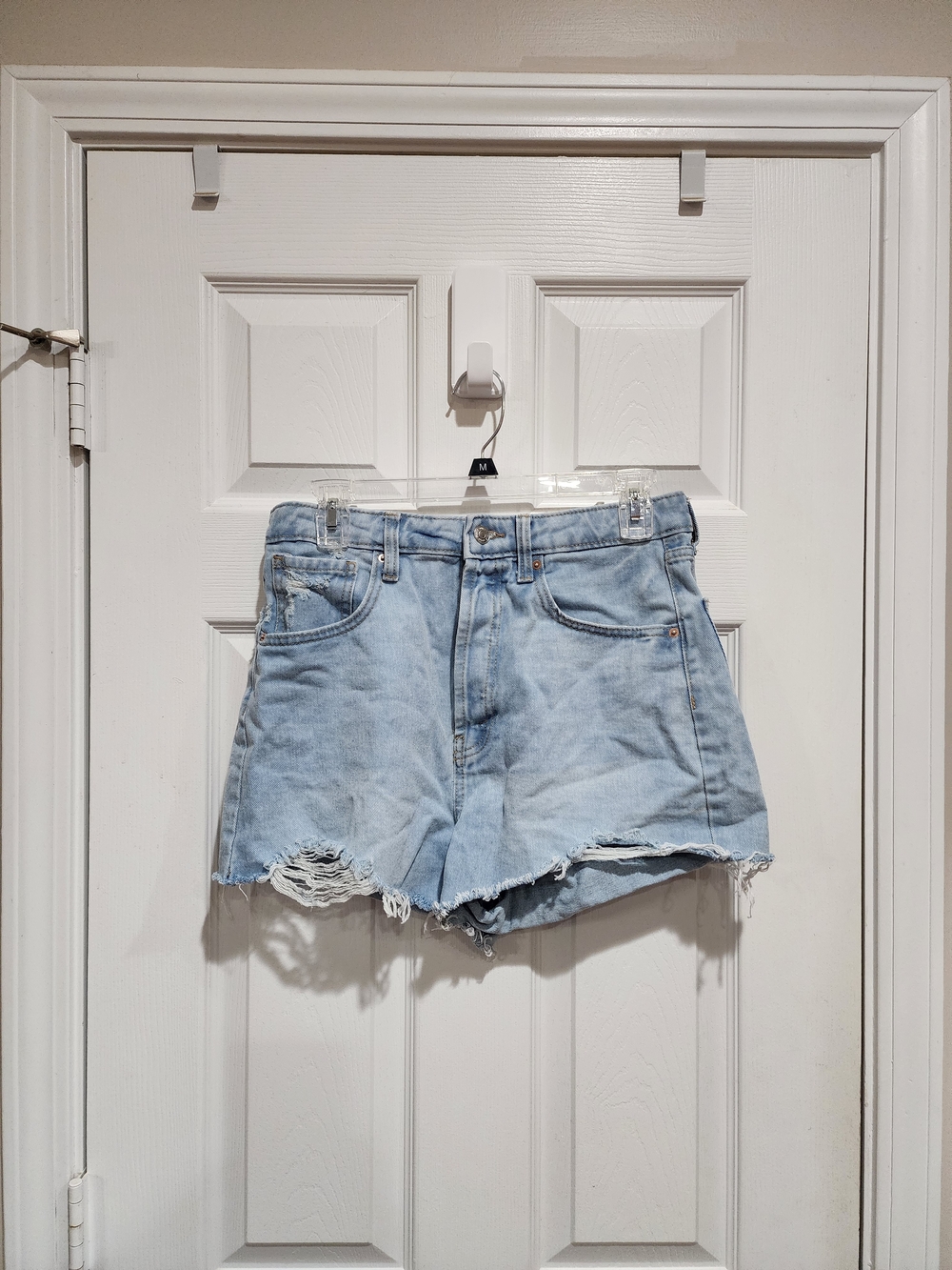 Wild Fable Women’s Size 8 High Rise Raw Hem Cutoff Light Wash Denim Shorts